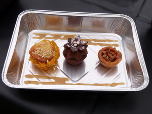 Dessert in einer Aluschale