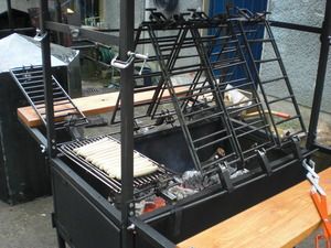 Lachsgrill mit Rosten für Würstchen