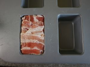 In Speck eingeschlagener Klotz in der Kastenform