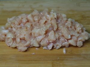 Klein gewürfelte Hähnchenbrust
