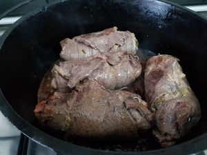 Geschmorte Rouladen im Dutch Oven