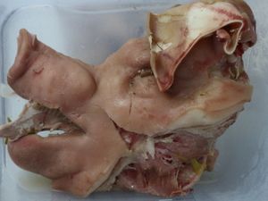 Gegarter Schweinekopf