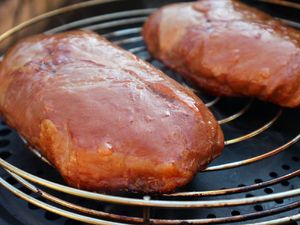 Geräucherte Entenbrüste auf dem Grillrost