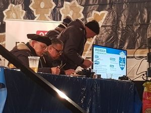 Juroren bei der Verkostung auf der Bühne