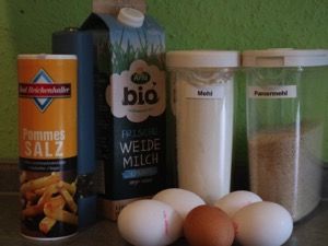 Die Zutaten für die Panade nebeneinander