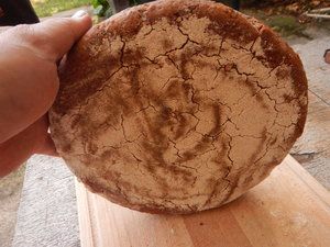 Unterseite des gebackenen Brotes
