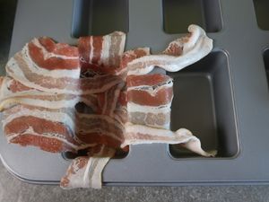 Speckstreifen kreuzweise in einer Kastenform ausgelegt
