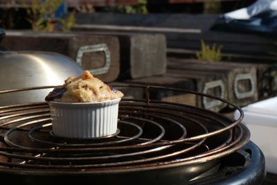 Croissant-Auflauf im Förmchen auf dem Grill