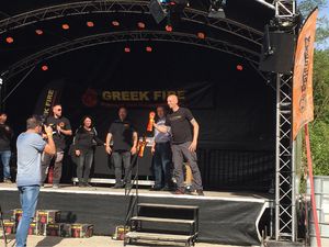 Teams auf der Bühne bei der Siegerehrung des Greek Fire Festival