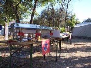 Nachaufname des ersten Bierzelttisches vom Buffet